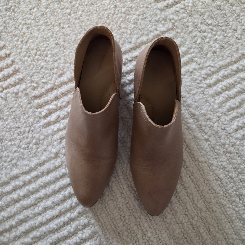 Size 9 Almond Leather Nisolo Ankle Boots, Like New, Worn ONCE!